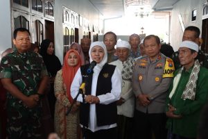 Forkopimda Jatim Berikan Bansos ke Pondok Pesantren Terdampak Banjir di Kabupaten Sampang
