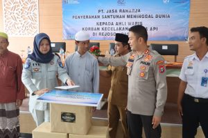 Kapolres Pasuruan Kota Angkat Anak Korban Tewas Sekeluarga Tertabrak Kereta Sebagai Anak Asuh