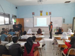 Babinsa Berikan Materi Wasbang Siswa-siswi Sekolah Dasar