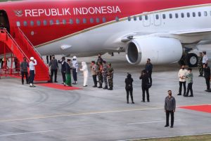 Kapolda Jatim bersama Forkopimda Sambut Presiden Jokowi di Bandara Blimbingsari