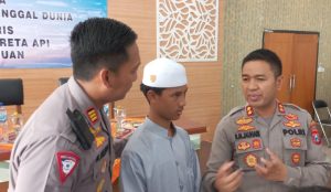 Kapolres Pasuruan Kota Lunasi Biaya Sekolah Anak Korban Laka Kereta Api
