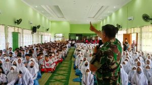 Kehadiran Dandim Dinantikan Seluruh Pelajar SMA N 1 Gresik Untuk Berikan Pembekalan Wasbang.