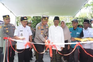 Polres Lamongan Bantu Bedah Rumah Warga yang Tak layak Huni