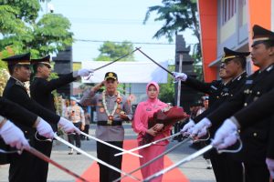 Polres Gresik Gelar Farewell and Welcome Parade Sambut Kapolres Gresik