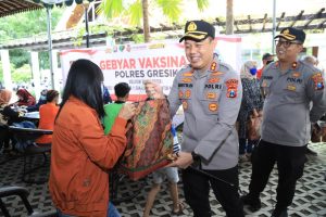 Ratusan Masyarakat Serbu Gebyar Vaksinasi Polres Gresik