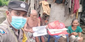 Peduli Warga Lansia Tidak Mampu, Melalui Program GESEK Bhabinkamtibmas Desa Tulamben Salurkan Bantuan