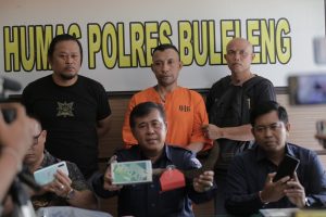 Mengaku Aparat Keamanan Rampas Barang Milik Dua Orang Korban.