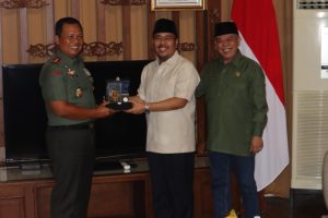 Jaga Silahturahmi, Pimpinan DPRD Jatim Terima Kunjungan Pangdam V Brawijaya, Mayjen TNI Farid Makruf