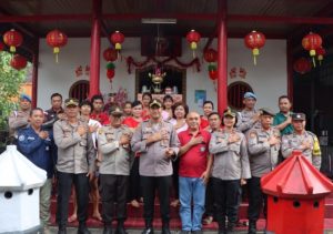 Kapolres AKBP Leo Dedy Defretes Turun Langsung Pantau Pengamanan Imlek