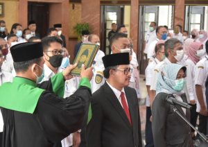 WALI KOTA SURABAYA ERI CAHYADI RESMI LANTIK IKHSAN JADI SEKDA