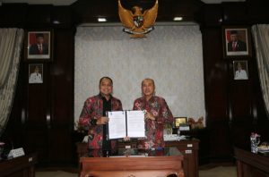PEMKOT SURABAYA TEKEN MOU DENGAN IKA ITS, SIAP DIGITALISASI SELURUH PERANGKAT DAERAH