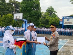 Pimpin Upacara benderadi Sekolah, Kapolres Nganjuk Imbau Untuk tidak Mudah Terprovokasi Berita Hoax