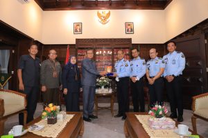 Safari Silaturahmi, Kakanwil Anjang Sana ke Pengadilan Tinggi