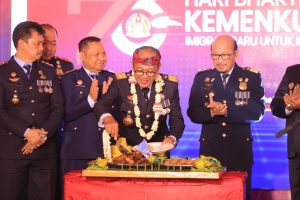 Potong Tumpeng Hingga Penyerahan Piagam Penghargaan Warnai Tasyakuran HBI ke-73 Kemenkumham Jatim