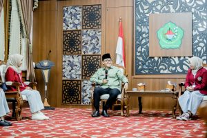 BUPATI PAMEKASAN AJAK ANAK MUDA BERPIKIR POSITIF DAN CEPAT