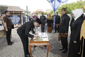 BUPATI PAMEKASAN LANTIK MASRUKIN SEBAGAI SEKDA, DELAPAN PEJABAT DIMUTASI