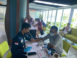 Polres Bandara Libatkan Personil Sidokkes dalam Giat Vaksinasi Booster ke-2 Komunitas Bandara Ngurah Rai