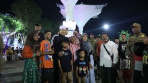 Pantau Suasana Alun-Alun Trunojoyo, Bupati Sampang : Pengunjung Ramai, Ekonomi Bergeliat