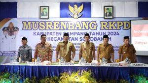 Musrenbang Kecamatan Sokobanah, Legislator Sematkan “Bapak Pembangunan” kepada Bupati Sampang