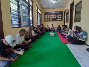 Polsek Semampir Syukuran dan Tumpengan Dalam Rangka Isro’ Mi’raj