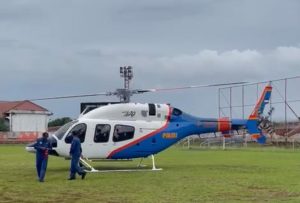 Pilot Helikopter Polda Jatim Lakukan Alternatif Landing di Tulungagung Untuk Keselamatan