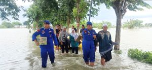 Ditpolairud Polda Jatim Bersama Polres Gresik Tinjau Banjir Gresik