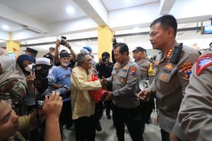 Jumat Curhat di Terminal Purabaya, Kapolda Jatim Sampaikan Layanan SIM Tiga Pilar