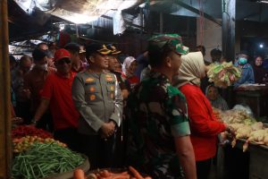Stabilkan Harga, Forkopimda Kabupaten Nganjuk Gerojok Beras Medium Murah