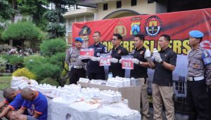 Polres Kediri Berhasil Ungkap Kasus Narkoba, Dua Tersangka Pengedar dan Ratusan Ribu Pil Dobel L Diamankan