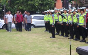 PASTIKAN KESIAPAN ANGGOTA, DIRLANTAS POLDA BALI PIMPIN APEL PAGI OPERASI KESELAMATAN AGUNG 2023