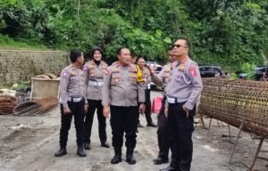 Dampingi Koorlantas Polri, Polda Jatim Tinjau Lokasi Pembangunan Gladak Perak di Lumajang