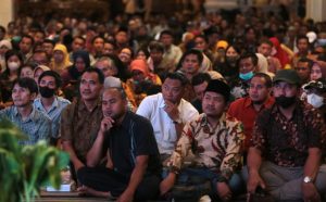 WALI KOTA ERI CAHYADI BIKIN WA GRUP UNTUK TAMPUNG CURHATAN KETUA RT, RW, DAN LPMK