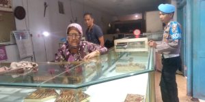 Polsek Klampis Polres Bangkalan Datangi Pertokoan Emas, Ini Yang Disampaikan