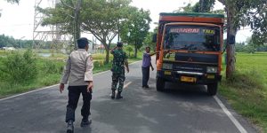 Tekan Angka Lakalantas, Polsek Klampis Polres Bangkalan Beri Peringatan Sopir Truk