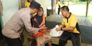Berbagi Bersama Warga, Kapolres Bangkalan : Polri Hadir Melayani dan Mengayomi Masyarakat !
