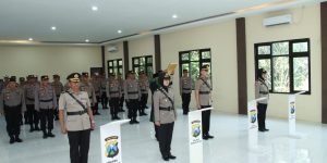 Di Aula Mapolres, Kapolres Bangkalan Pimpinan Upacara Sertijab Kabagren dan Kasatlantas
