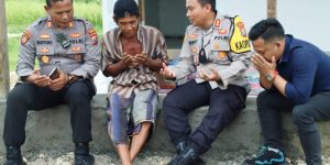 Kapolres Bangkalan Bantu Bedah Rumah Warga Tanah Merah yang Sebatang Kara