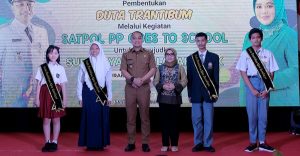 CEGAH AKSI BALAP LIAR DAN TAWURAN REMAJA, PEMKOT SURABAYA BENTUK DUTA TRANTIBUM DI SEKOLAH