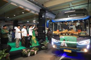 WALI KOTA ERI CAHYADI BERANGKATKAN 68 BUS DENGAN RIBUAN JAMAAH KE HARLAH SATU ABAD NU