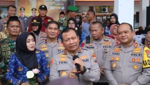 Jumat Curhat, Kapolda Jatim Berikan Layanan Kesehatan Gratis Warga Puri Mojokerto