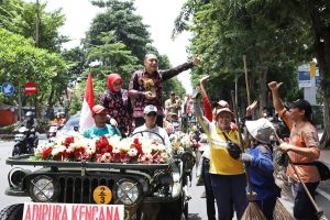 PERSEMBAHKAN PIALA ADIPURA KENCANA 2022 UNTUK WARGA SURABAYA, WALI KOTA ERI CAHYADI: SAYA LETAKKAN DI KECAMATAN SECARA BERGILIRAN
