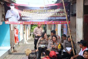 Wakapolres Badung Jumat Curhat di Lingkungan Kelurahan Abianbase