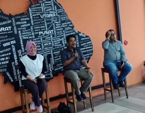 Kuliah Kolaborasi Mahasiswa Stikosa-AWS dan Unair di Suara Surabaya