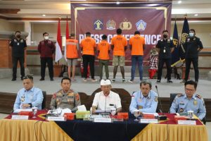 Kapolda Bali Hadiri Press Conference Kasus Pelanggaran WNA