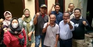 Serah Terima Dandan Omah Oleh Lurah Genteng Kepada Warga Ketandan Baru 4 Surabaya
