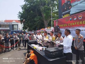 Dua Kurir Puluhan dan Ratusan Ribu Narkotika Jenis Sabu dan Pil Koplo Diringkus Polisi