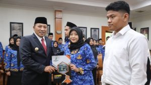Serahkan SK PNS, Bupati Sampang Dorong Sinergi ASN Untuk Pembangunan Daerah