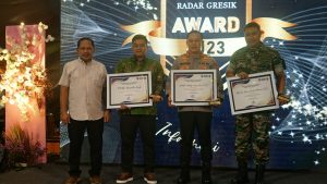 Dandim Gresik Mendapatkan Award Atas Komitmen Mengawal dan Mendukung Program Ketahanan Pangan di Kabupaten Gresik.