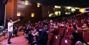 JADI PEMBICARA DI KELAS INSPIRASI, WALI KOTA ERI CAHYADI MINTA REMAJA SURABAYA UNTUK HORMATI ORANG TUA
