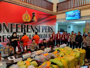 Polda Bali Ungkap Jual-Beli Pakaian Bekas Impor Ilegal